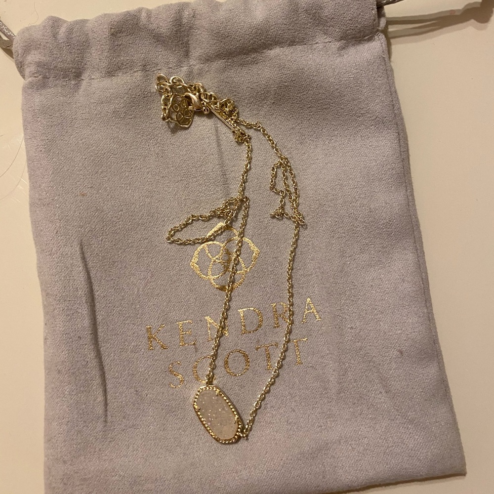 Kendra Scott necklace